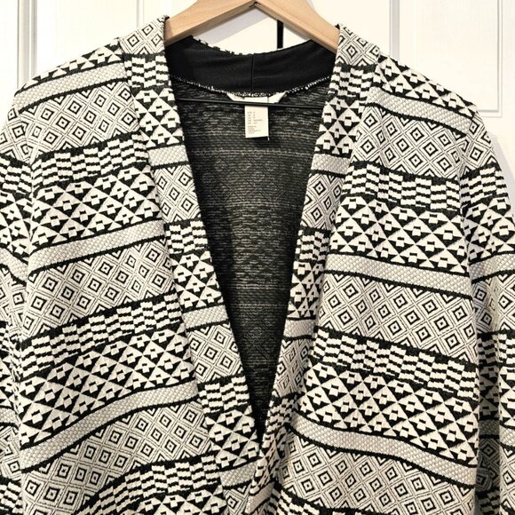 H&M Women's Cardigan Jacket Open Front Black and White Tribal Geometric Print - Picture 4 of 7